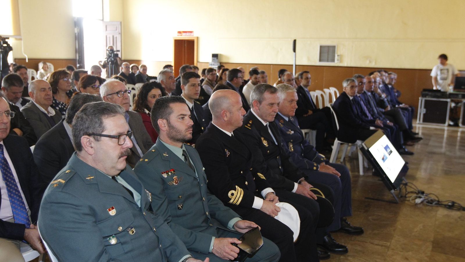 Numerosas autoridades y empresarios se han dado cita para conocer las características de la ruta.