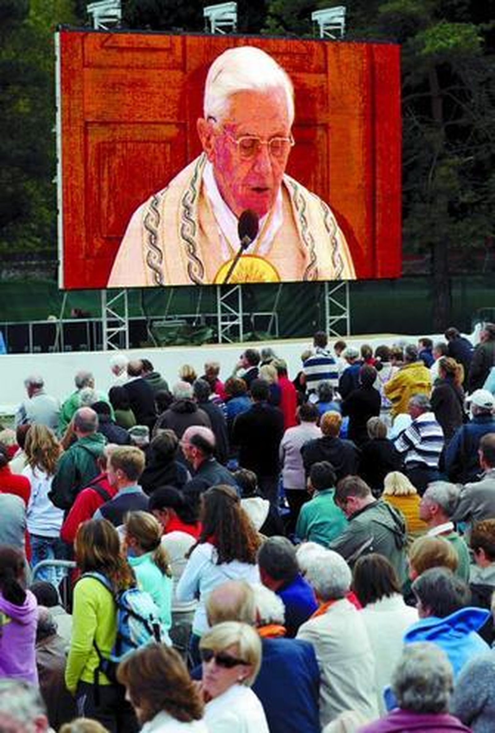 El Papa celebra el 150 aniversario de las apariciones de Lourdes