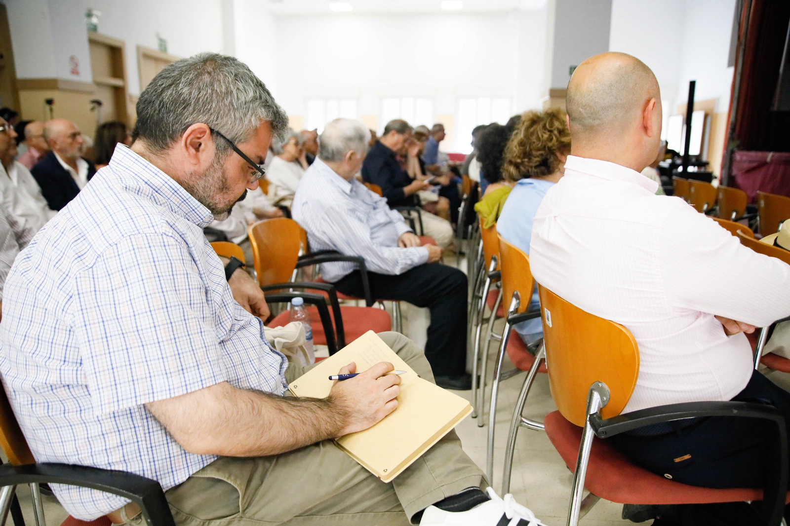 Imágenes de la entrega de los Escudos de Oro del IEA y la celebración de su Plenario