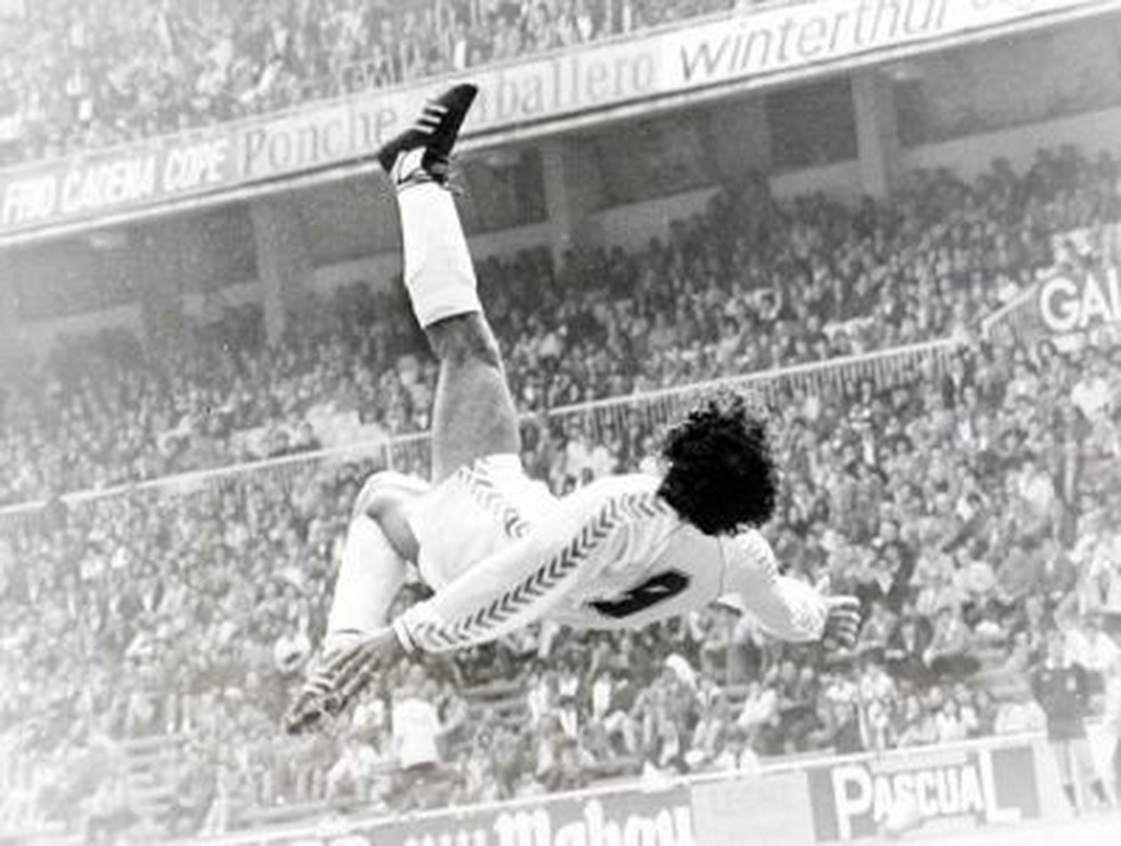 Hugo Sánchez marca de chilena