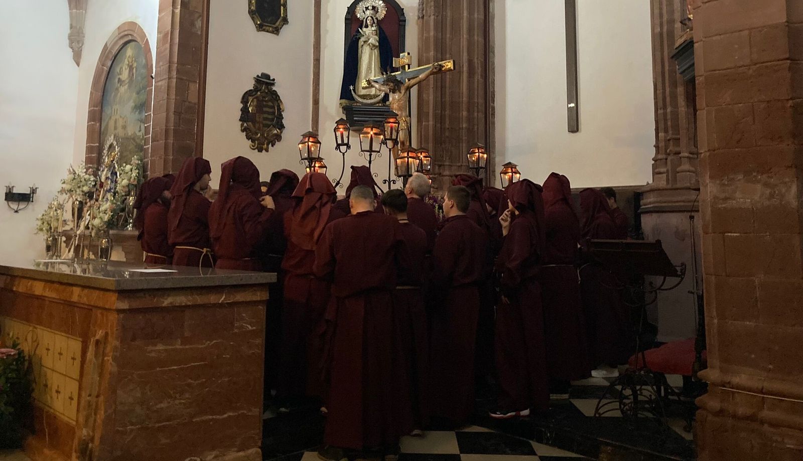 Salida del Cristo de las Penas en Montoro.