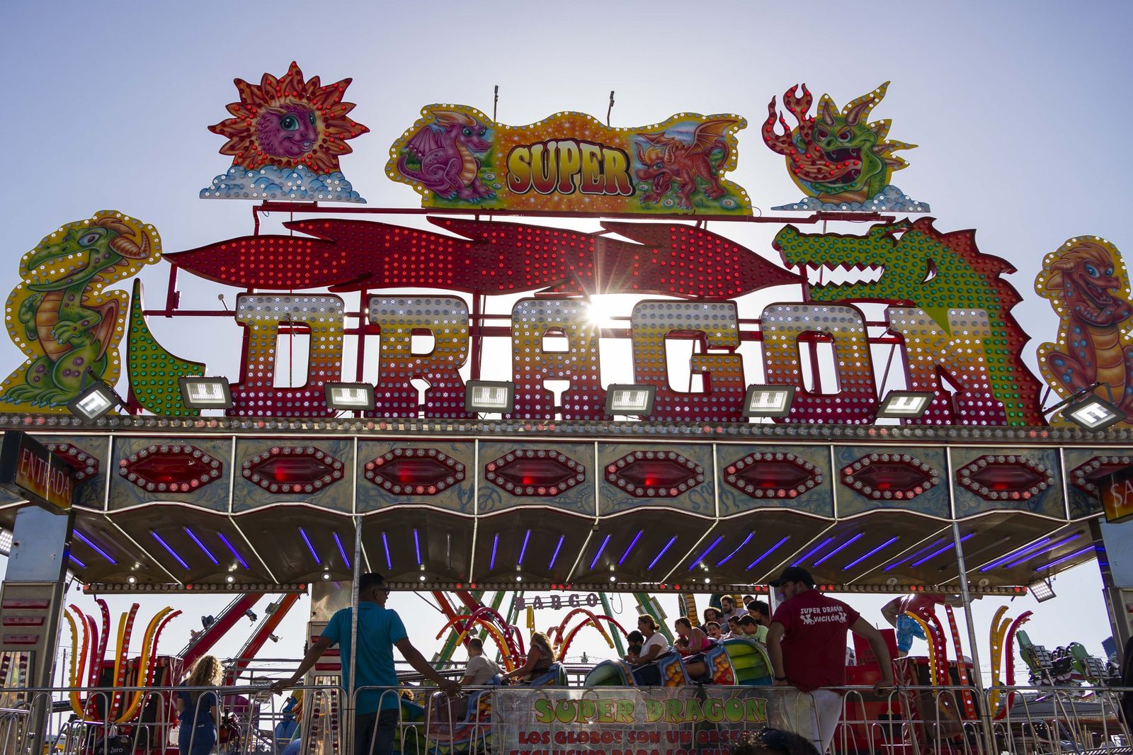 Búscate en las imágenes de la inauguración de la Feria del Carmen y de la Sal de San Fernando