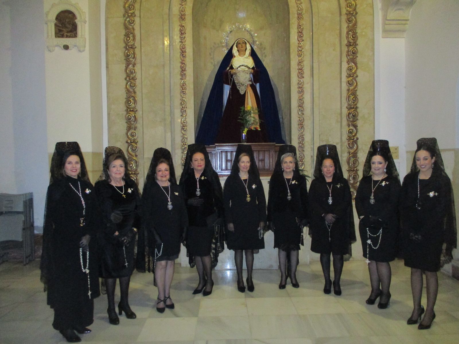 Mantillas del Amor, ante la Virgen del Primer Dolor.