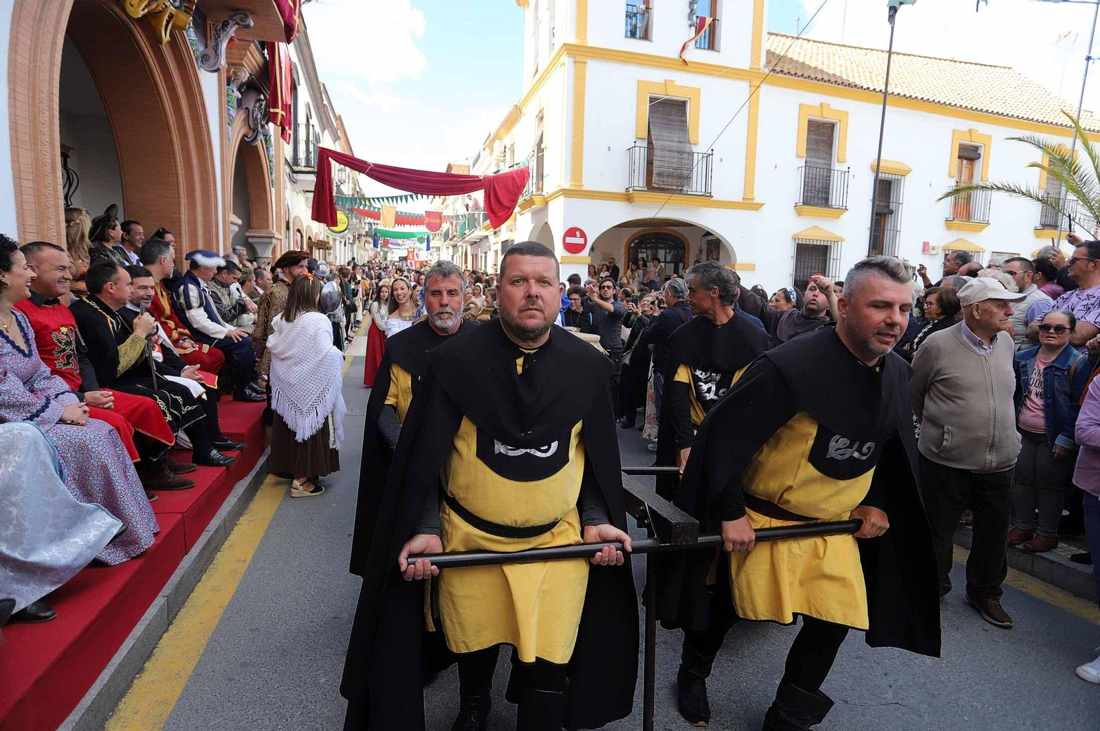 Imágenes del gran ambiente en la Feria Medieval de Palos de la Frontera, Huelva