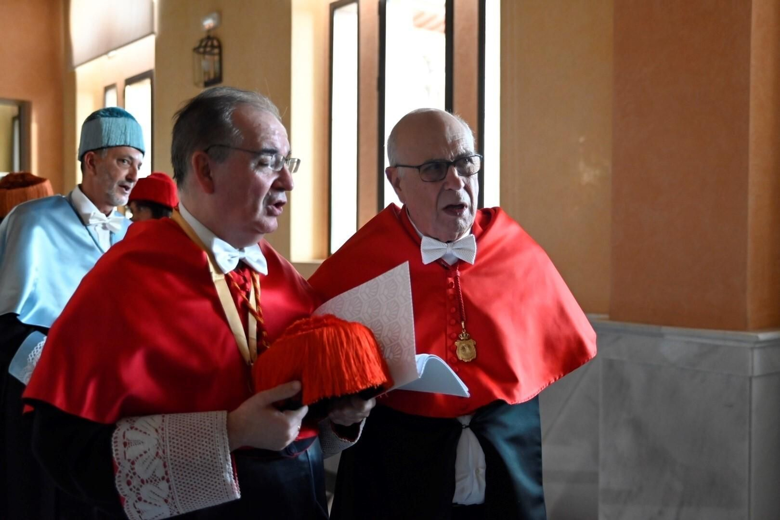 Las fotografías de la investidura de Pilar León-Castro y Rafael Illescas como doctores honoris causa en Córdoba