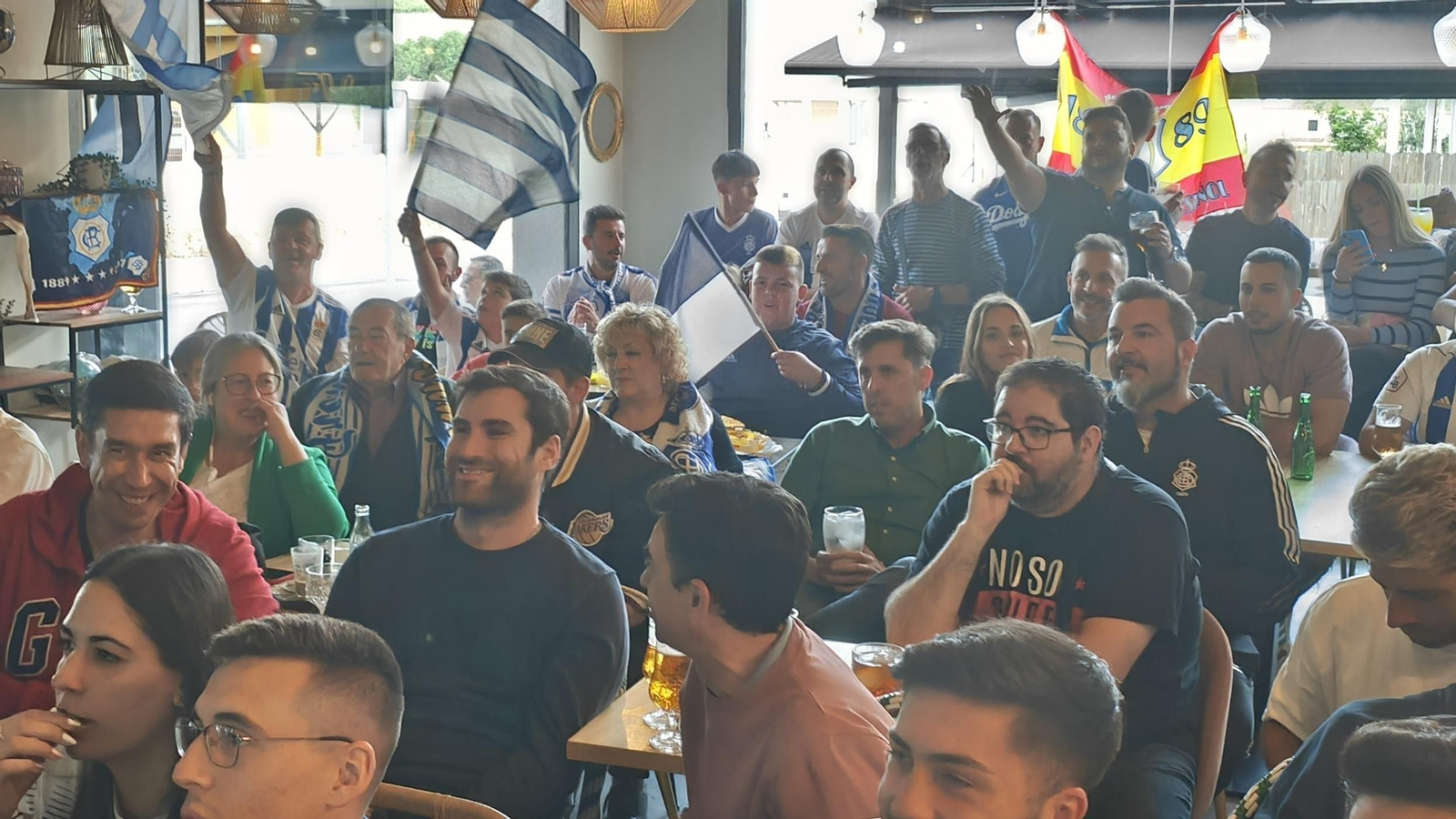 Aficionados del Recreativo de Huelva se reúnen para ver el  Recreativo de Huelva y la Gimnástica Segoviana