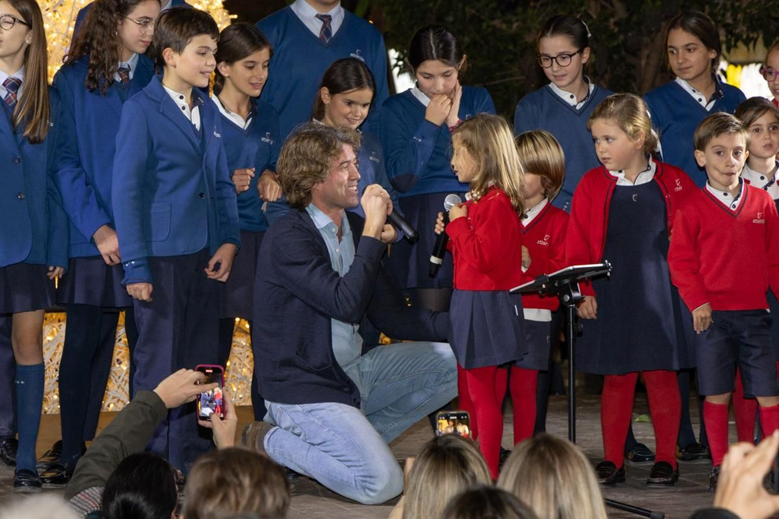 Jaén enciende su Navidad con sus habitantes echados a la calle