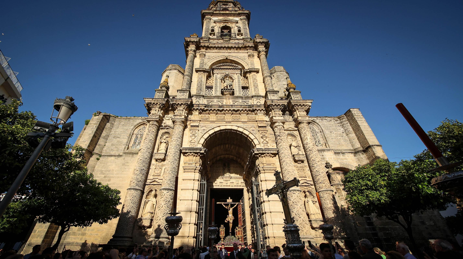Vía Crucis extraordinario del Santo Crucifijo en Jerez