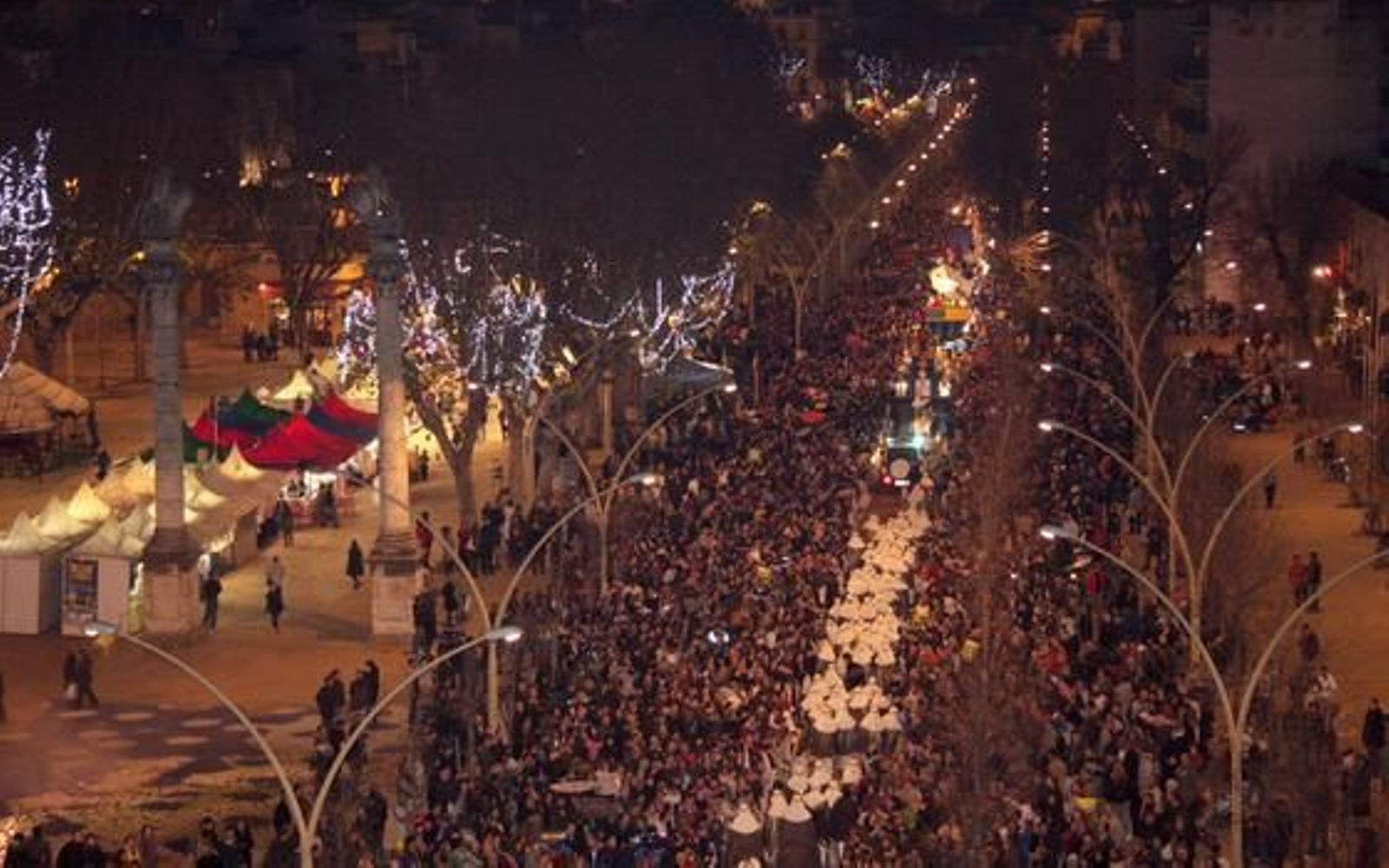 La Cabalgata a su paso por la Alameda de Hércules.

Foto: Belén Vargas