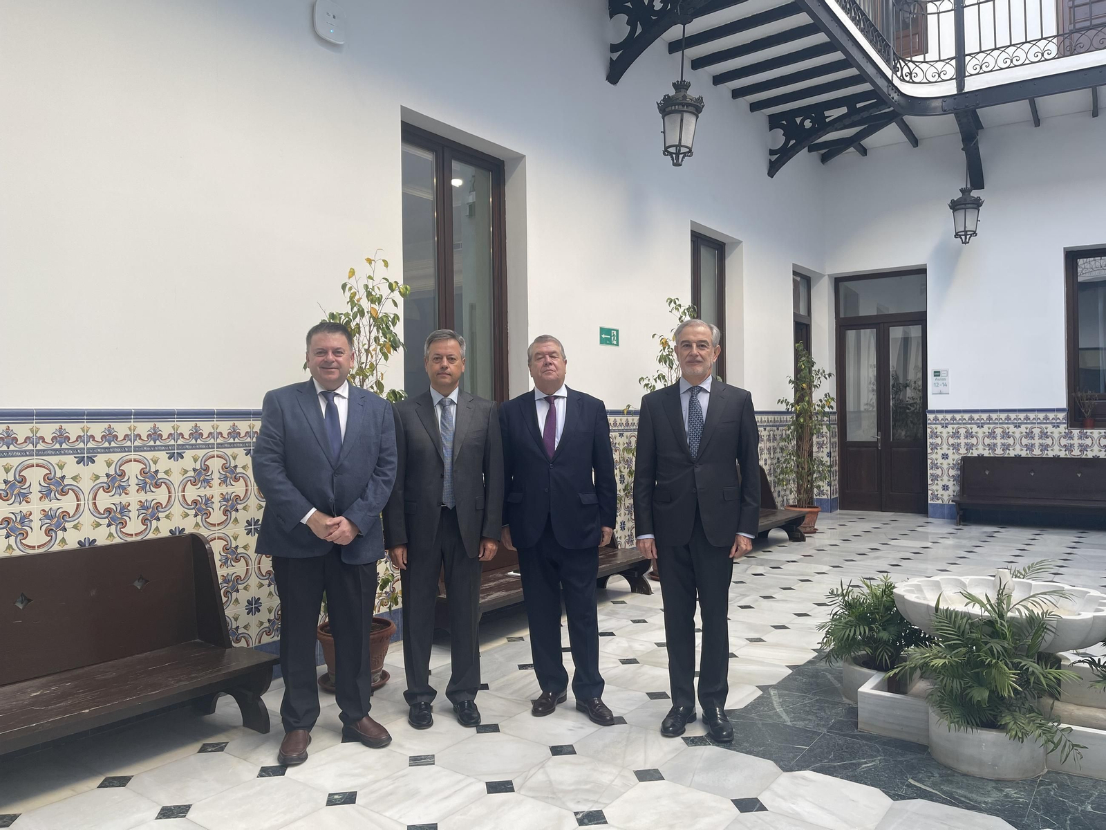 Juan Francisco Pérez Gálvez acompañado por ponentes del XXVI Simposio