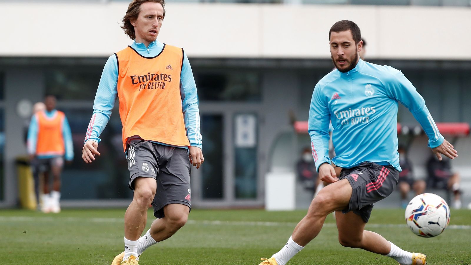 Luka Modric y Eden Hazard.