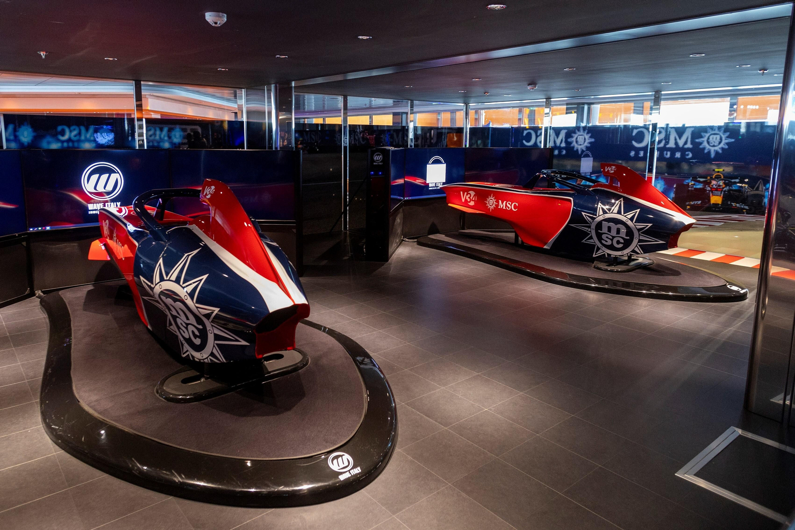 Imágenes de la visita del crucero MSC Euribia al puerto de Cádiz