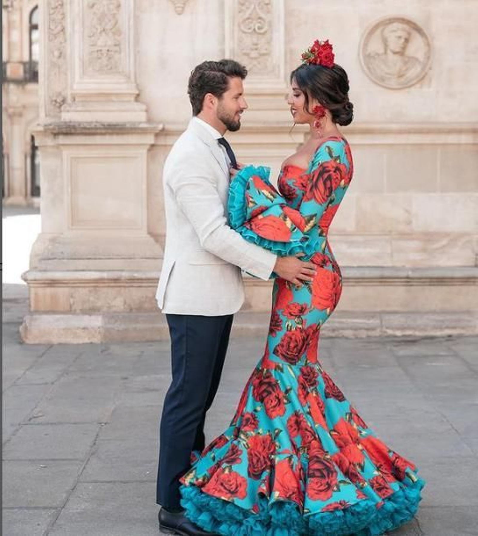 Macarena Silva con traje de flamenca en la Feria de Abril.
