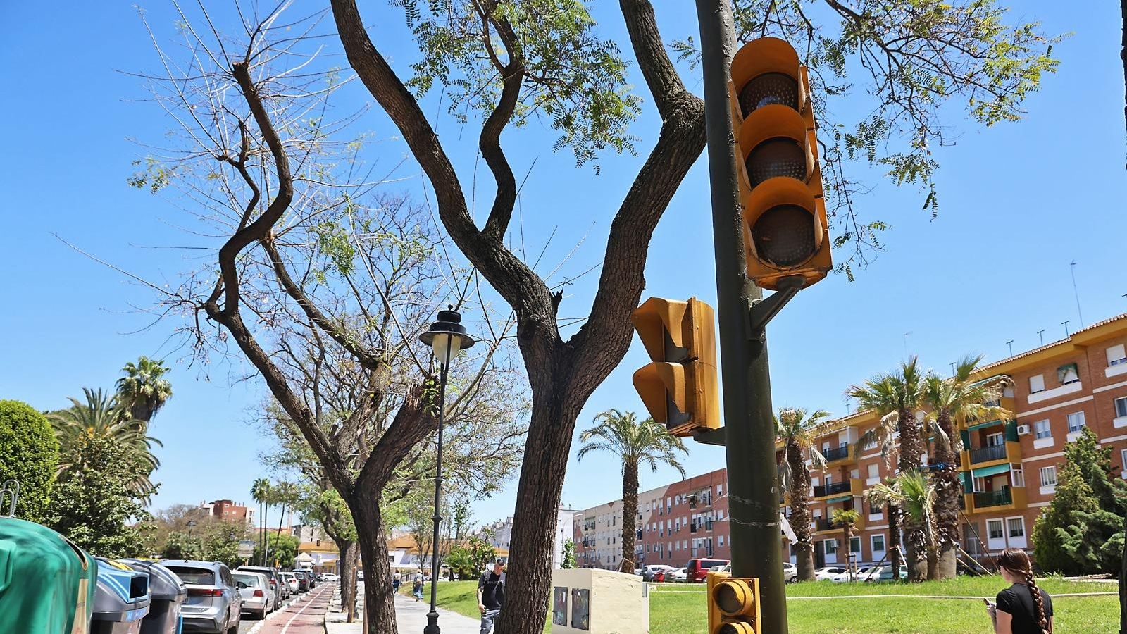 Semáforos apagados en la calle San Sebastián de Huelva.