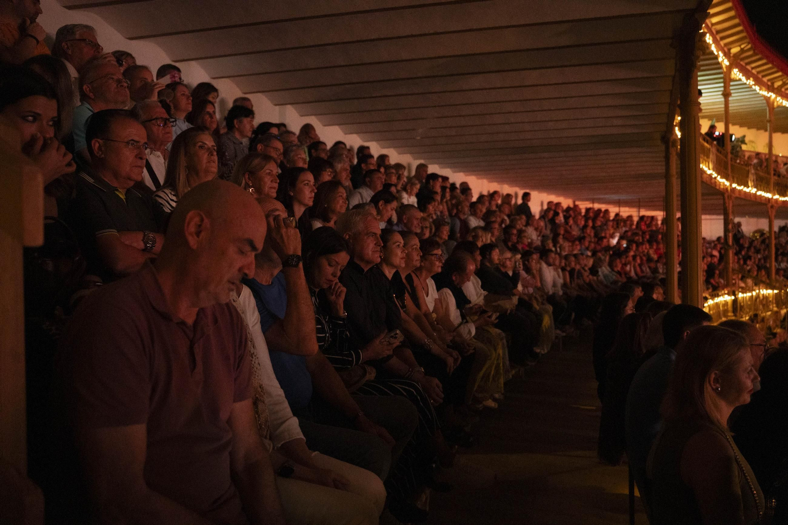 Las mejores imágenes del concierto de Raphael en la plaza de toros de Almería