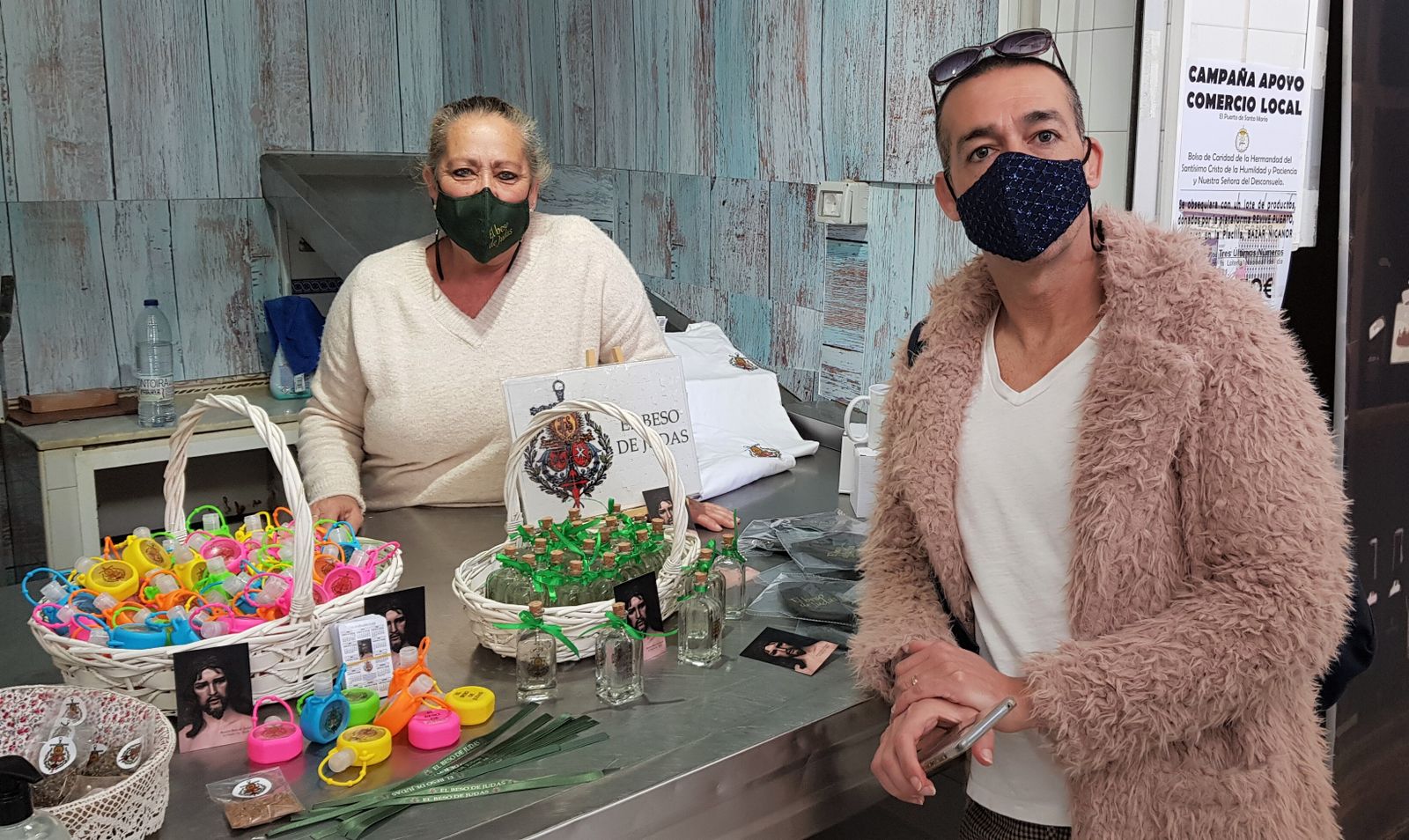 El concejal David Calleja, en uno de los puestos.