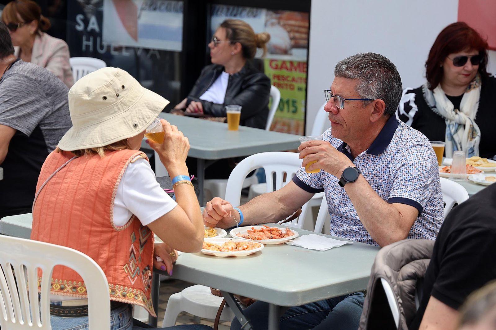 Imágenes del ambiente en la Feria de la Gamba y el Marisco de Huelva
