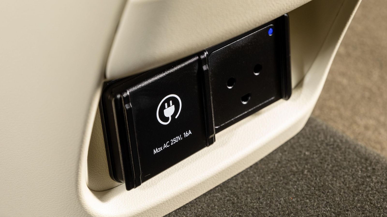 Resulta posible ceder energía a consumidores eléctricos de 220 V gracias a la función V2L integrada en su cargador embarcado.