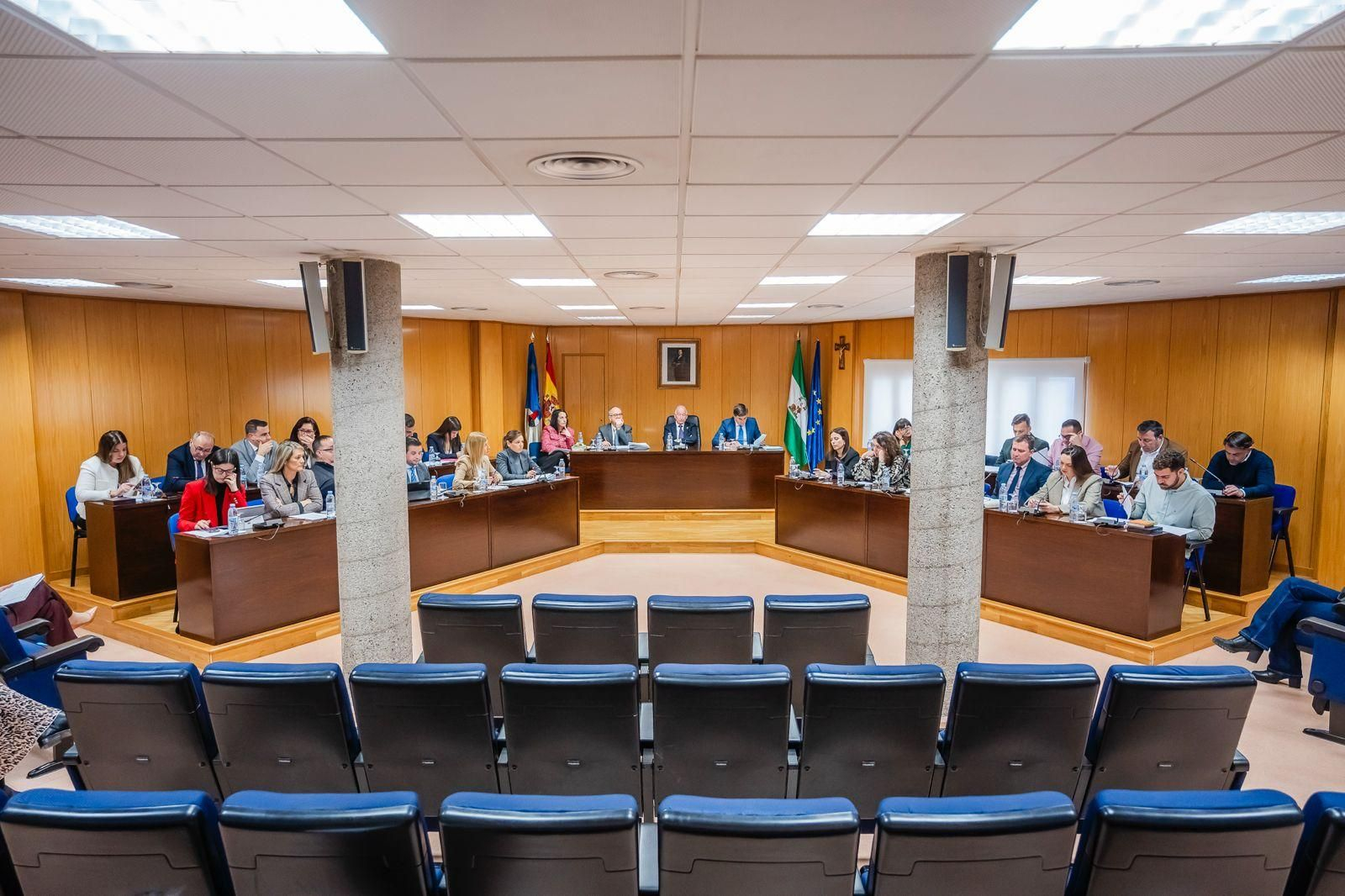 Pleno ordinario celebrado este jueves en el Ayuntamiento de Roquetas de Mar.