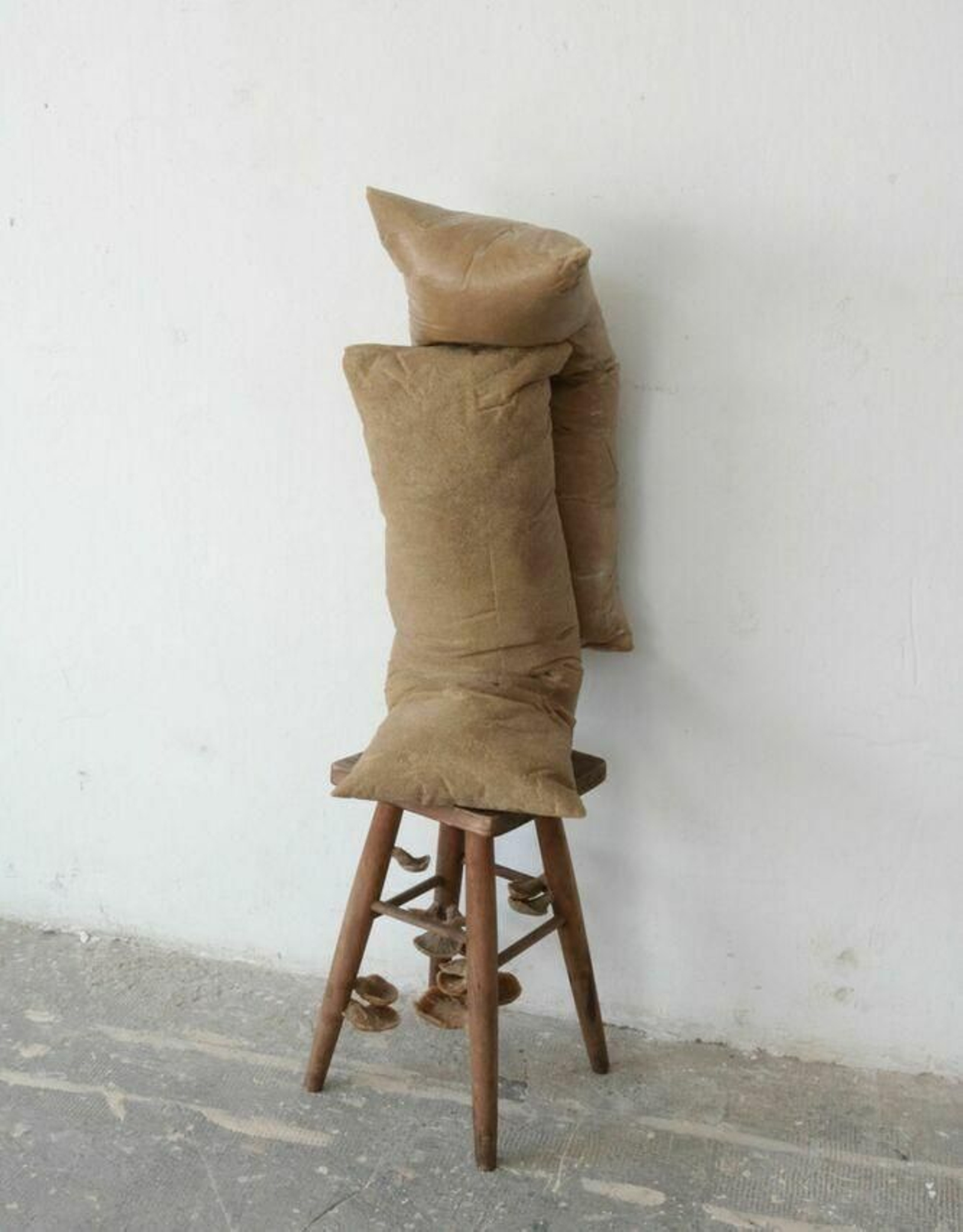 Instalación del granadino Pablo Capitán en el stand de la galería Artnueve.