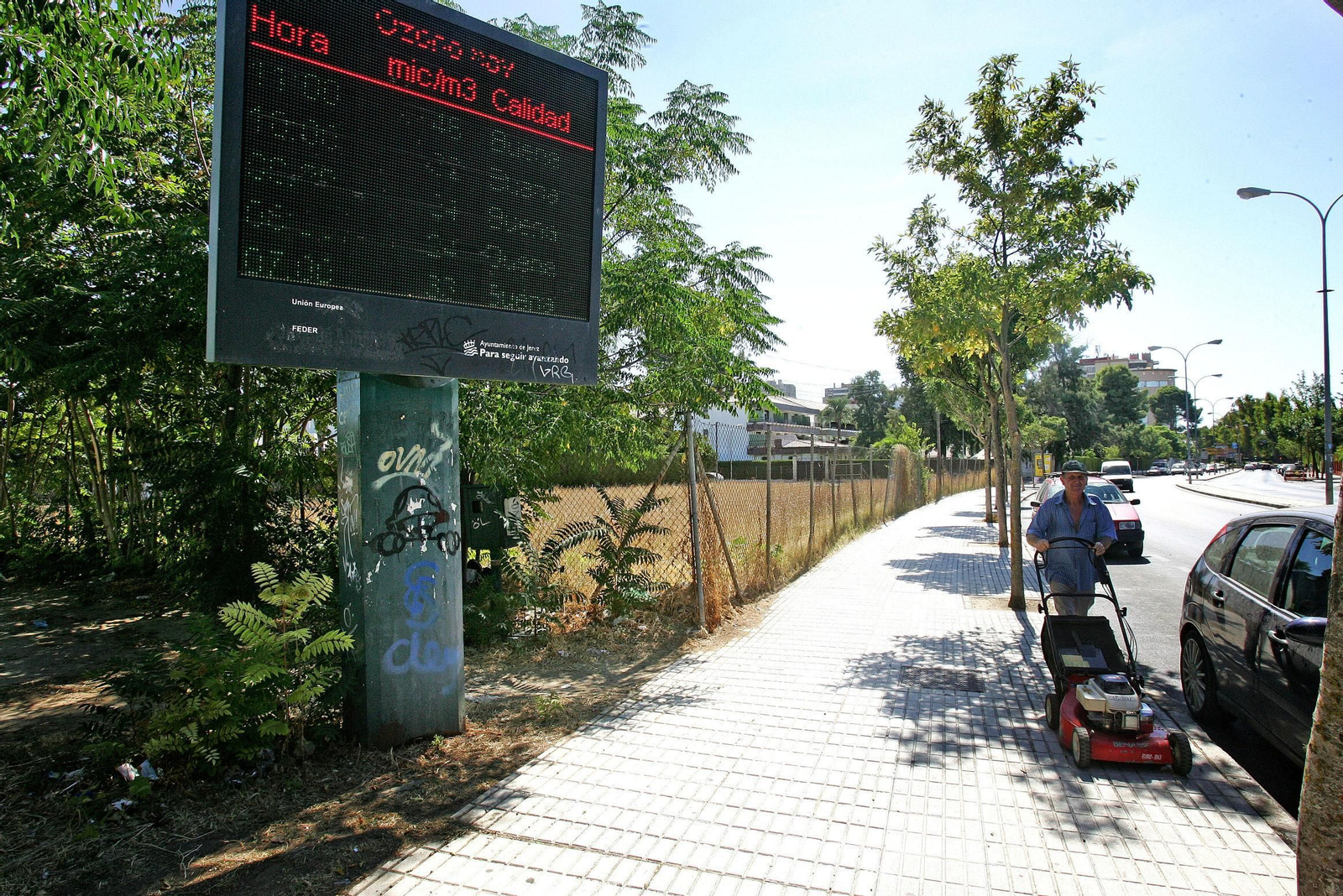 Uno de los paneles existentes en la ciudad que ofrecen información de la calidad del aire.
