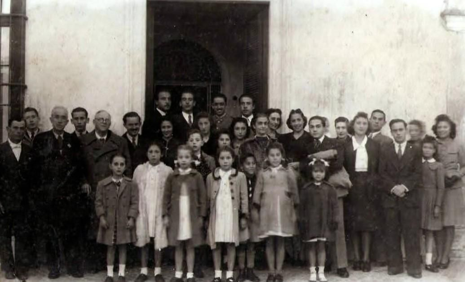 Inauguración, en el año 1942, de la librería-papelería Blanca Nieves en calle Francos.