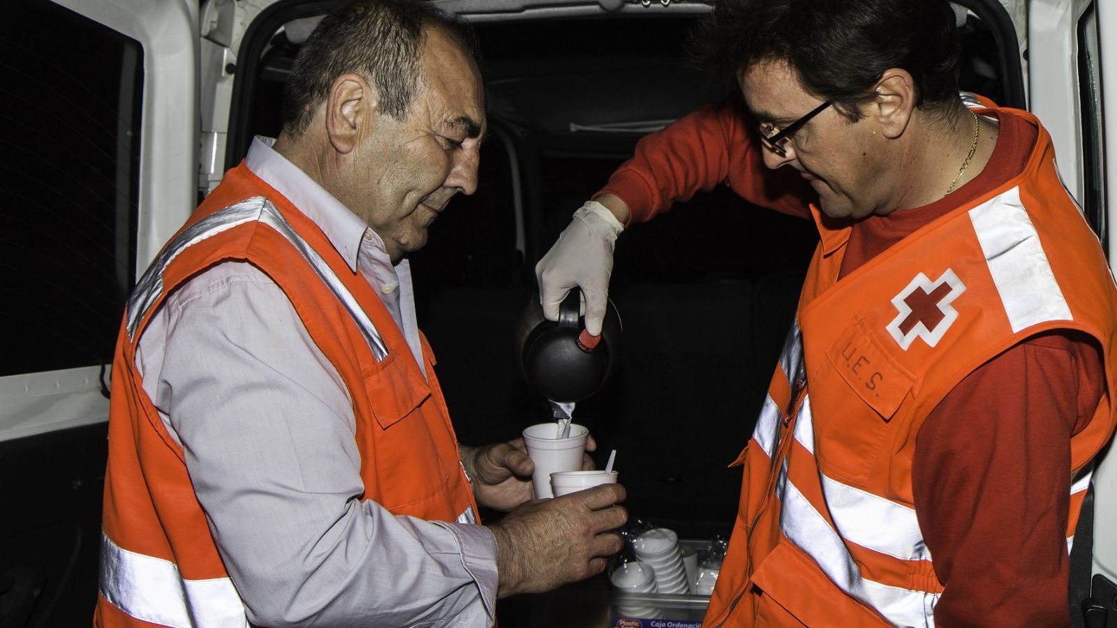 Bebidas para repartir a las personas sin hogar de Huelva.