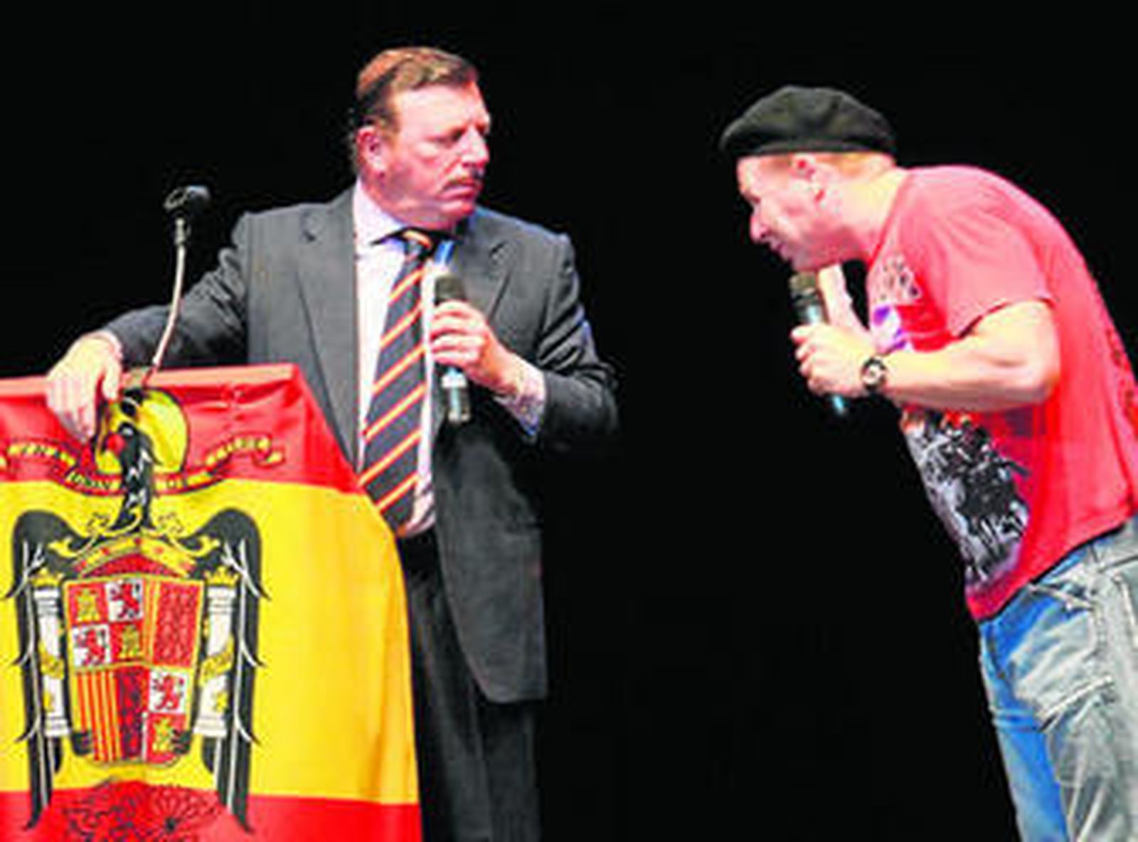 César y Jorge Cadaval, al inicio de su espectáculo ayer en La Línea.