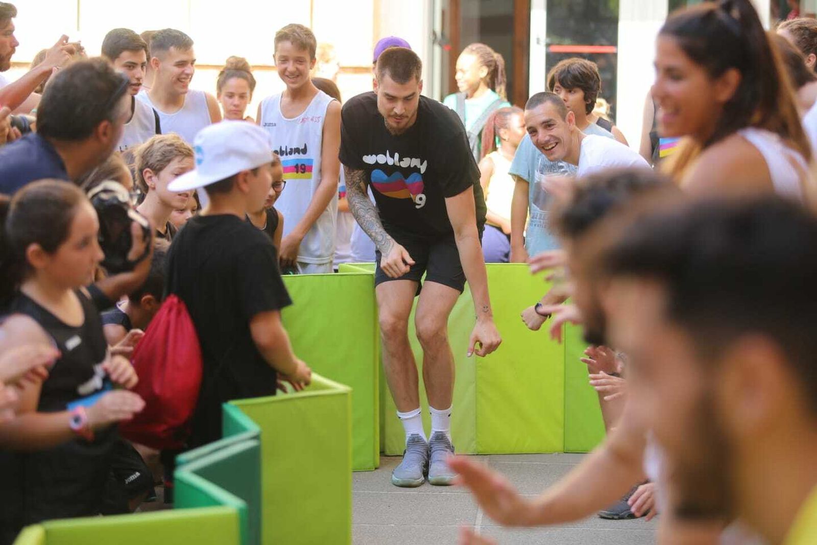Las fotos de la visita de Juancho Hernangómez al Campus WOB CaixaBank