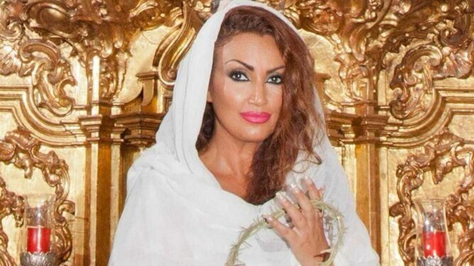 La artista Macarena Giráldez, en el Nazareno de Cádiz, en una fotografía tomada por el maestro Haretón. / HARETÓN