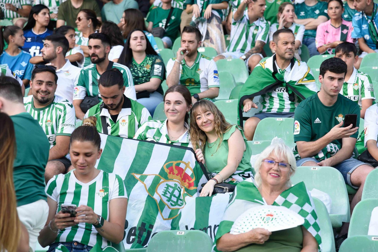 Las fotos de la afición del Betis en el Villamarín