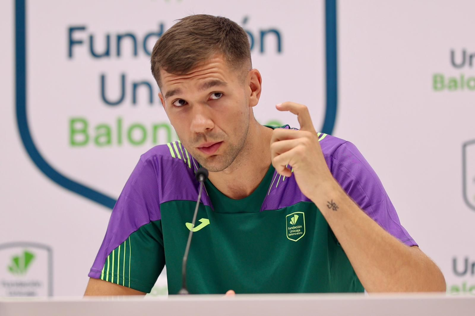 La presentación de Emir Sulejmanovic con el Unicaja, en fotos