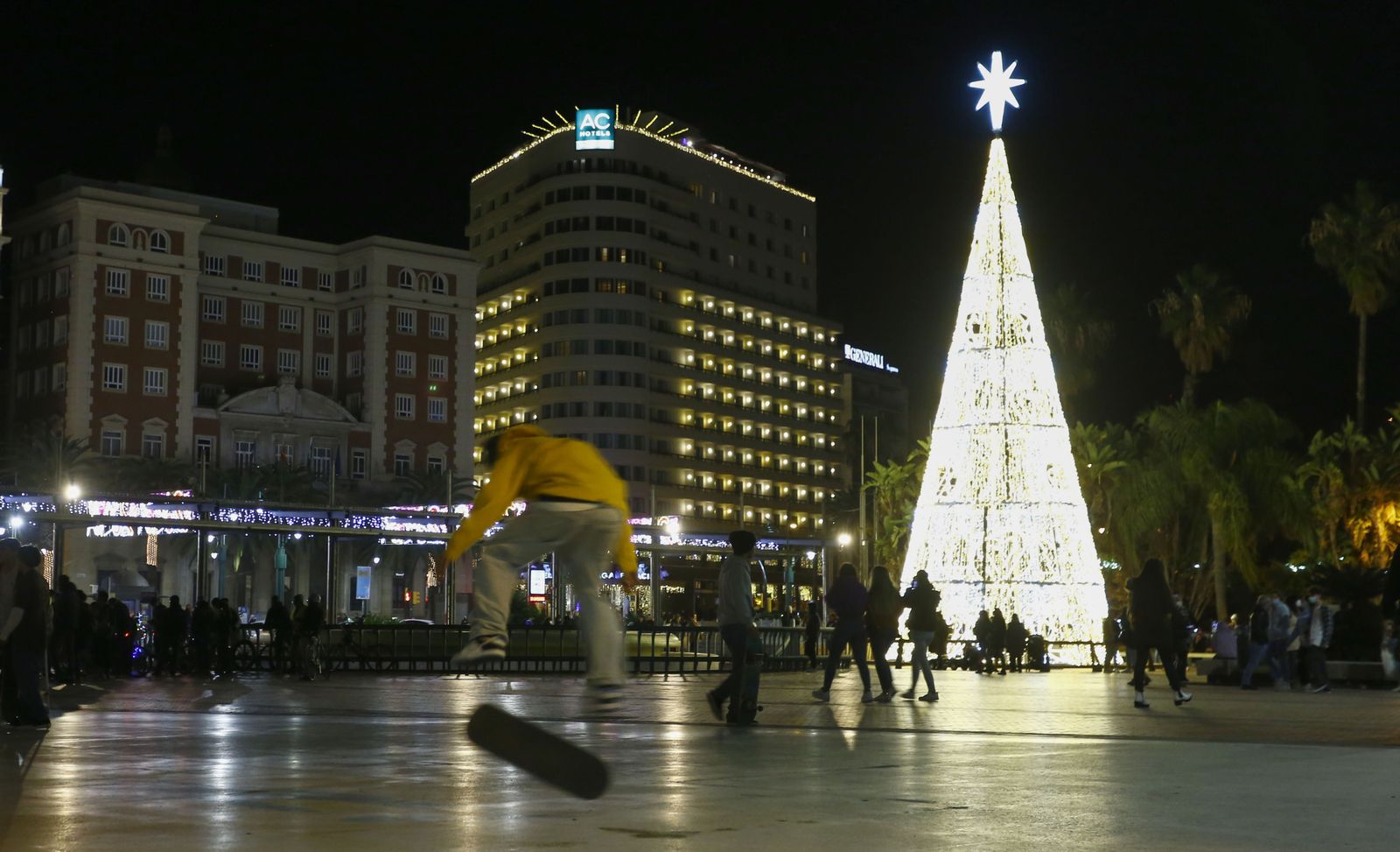 Las luces de Navidad vuelven a brillar en Málaga