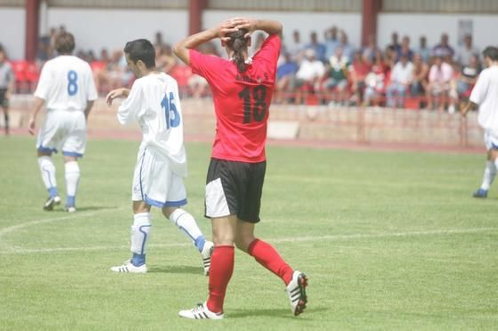 El San Roque desperdicia dos goles de ventaja ante el Pozoblanco y sufre, en su estreno como local, su primera bofetada de la temporada./Fotos: Quiñones

Foto: J.M.Q.