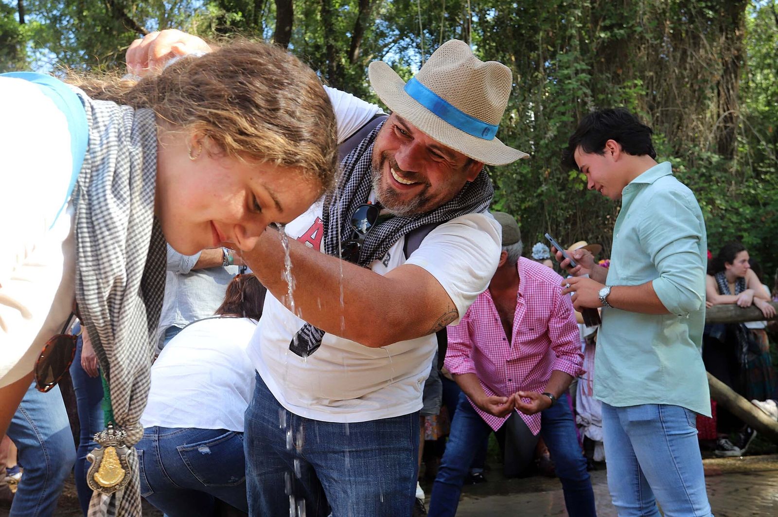 Imágenes de la Hermandad de Huelva a su paso por El Charco