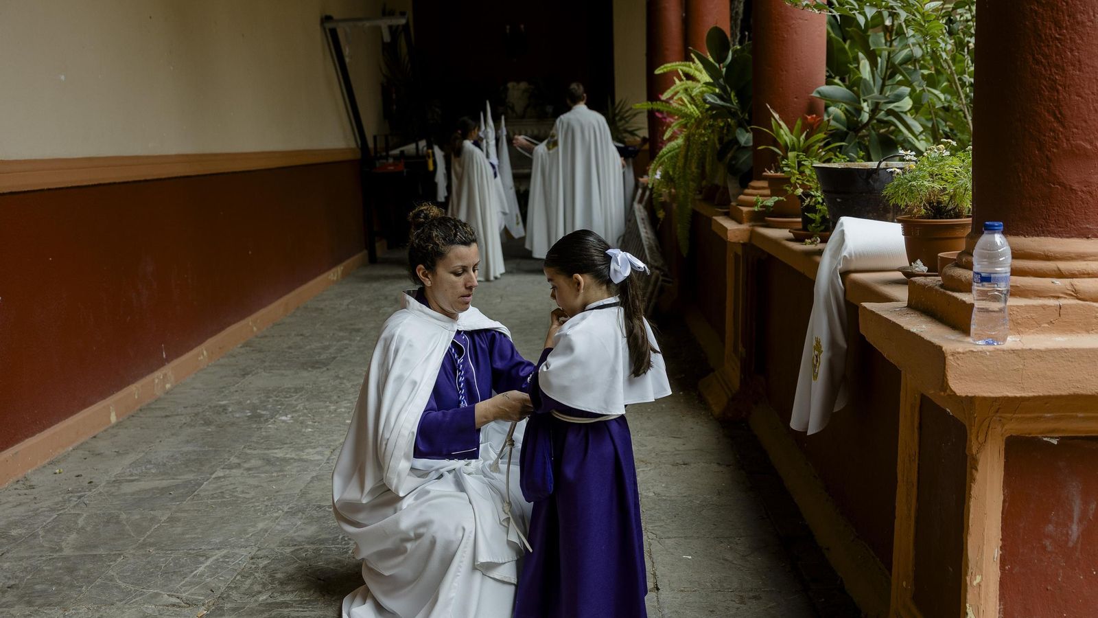 Imágenes de la salida del Nazareno del amor en la Semana Santa de Cádiz 2025