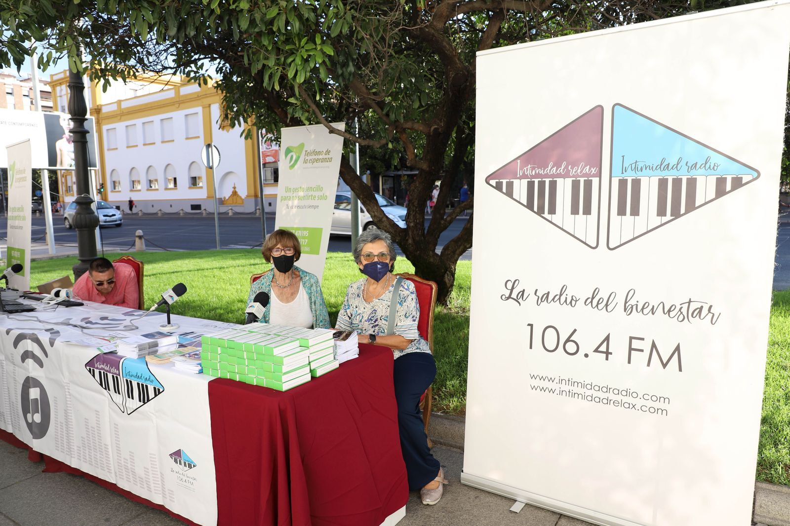 Mesa informativa en el Palacio de la Merced.