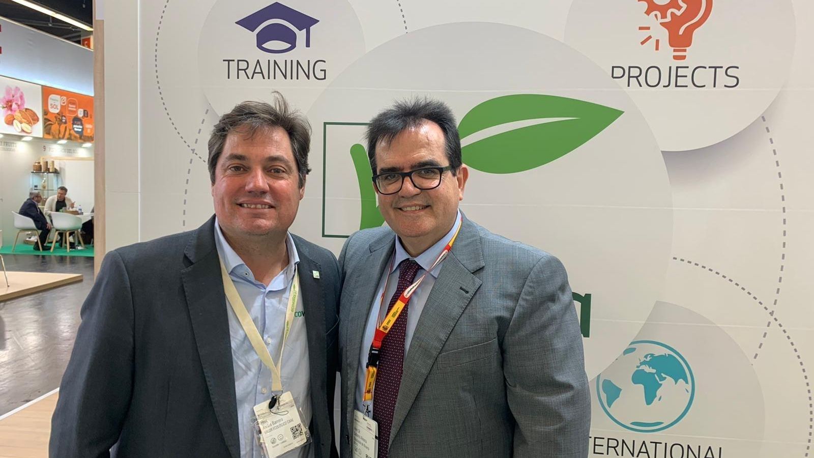 Antonio J. Rodríguez, con Álvaro Barrera, de Ecovalia.