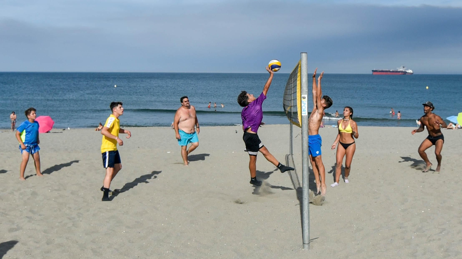 Las fotos de una tarde de sol y playa en La Línea