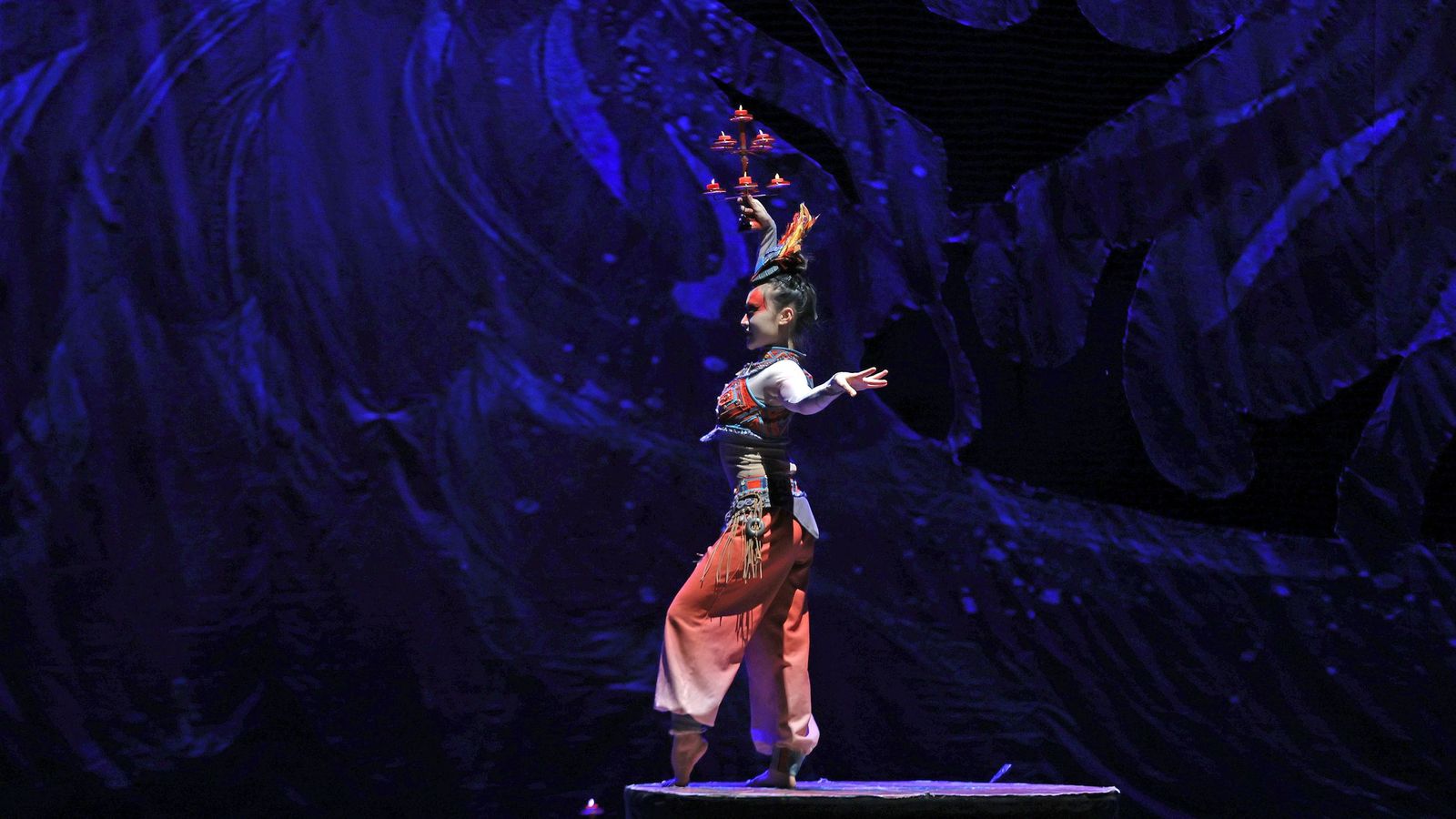 Imágenes del 'Gran Circo Acrobático de China' en el Teatro Villamarta