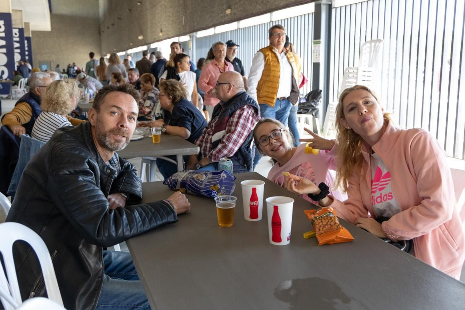 La afición del Real Jaén se vuelca con la paella solidaria por los afectados de la DANA, en imágenes