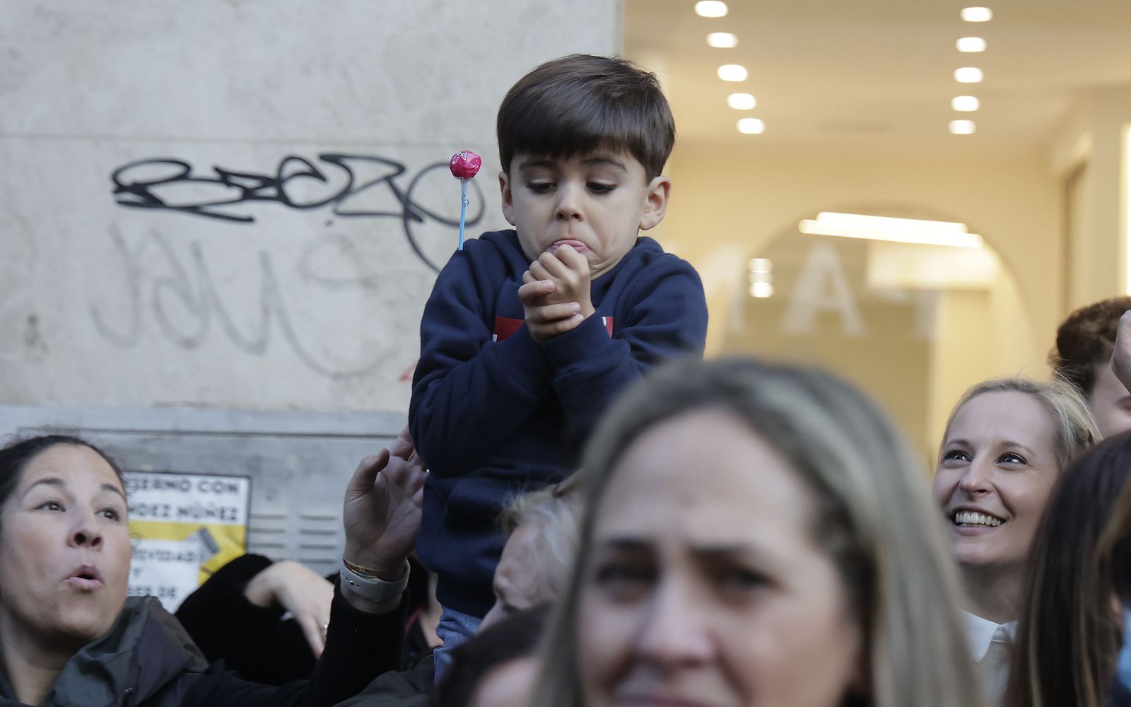 Las imágenes del Heraldo Real por las calles de Sevilla