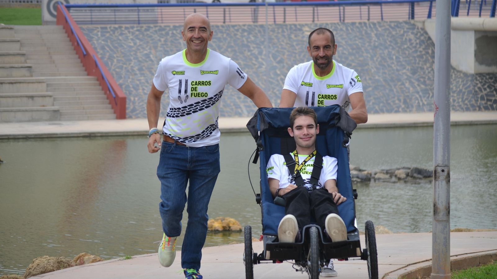 Los impulsores con el carro de Cristian.