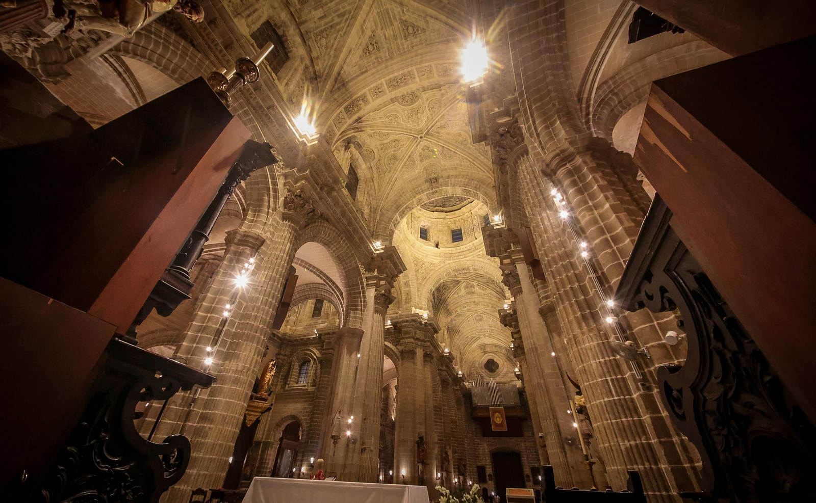 Imágenes de la nueva iluminación de la Catedral de Jerez
