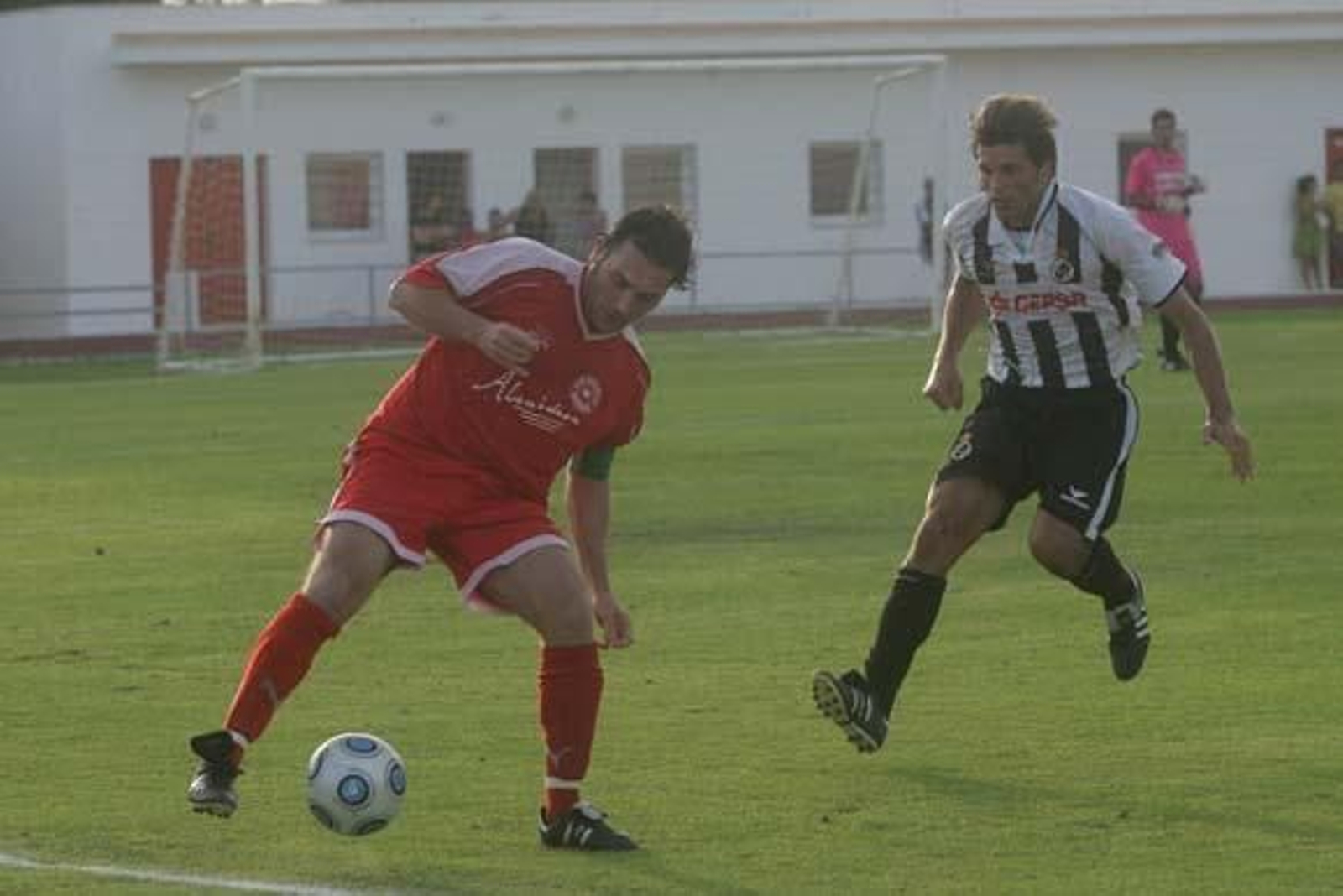 Balompédica y San Roque evidencian su falta de rodaje en la primera prueba de la pretemporada para ambos

Foto: J. M. Quinones