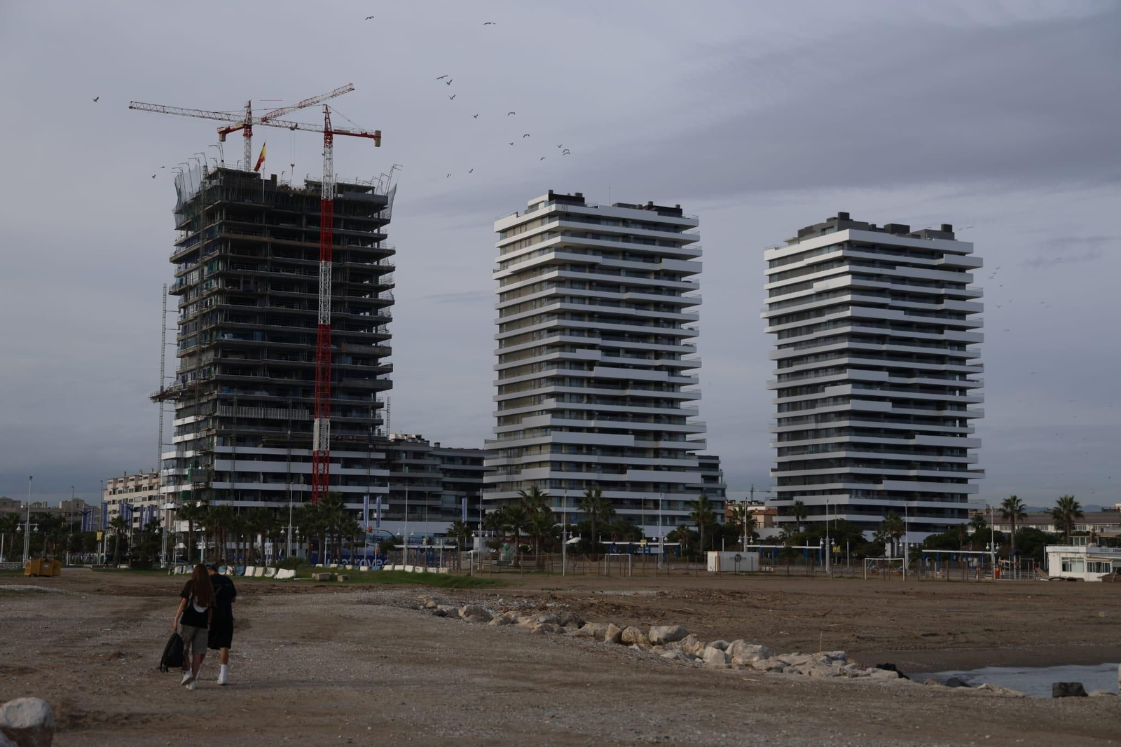 Vista desde la plaza de la tercera torre de Metrovacesa Vista desde la plaza de la tercera torre de Metrovacesa