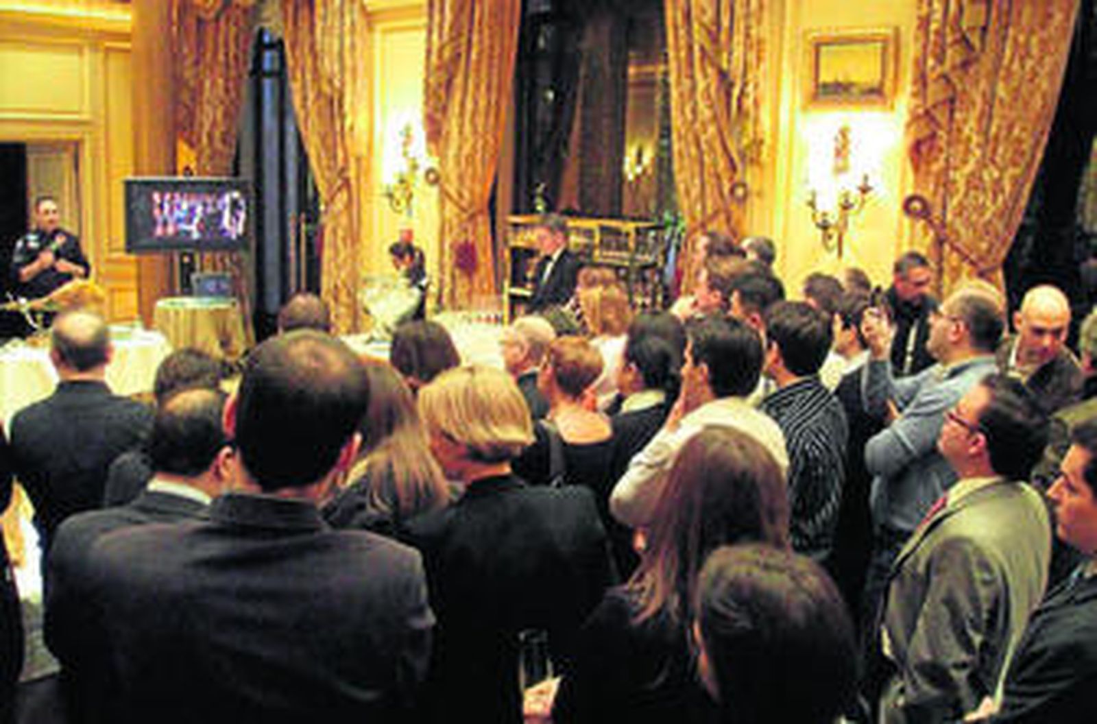 Un concurso de cortadores de jamón organizado el año pasado por Extenda en París.