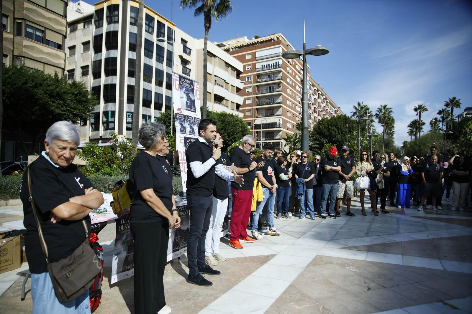 Imágenes de la campaña "Camino de Santiago" para celebrar el día de las personas sin hogar en Almería