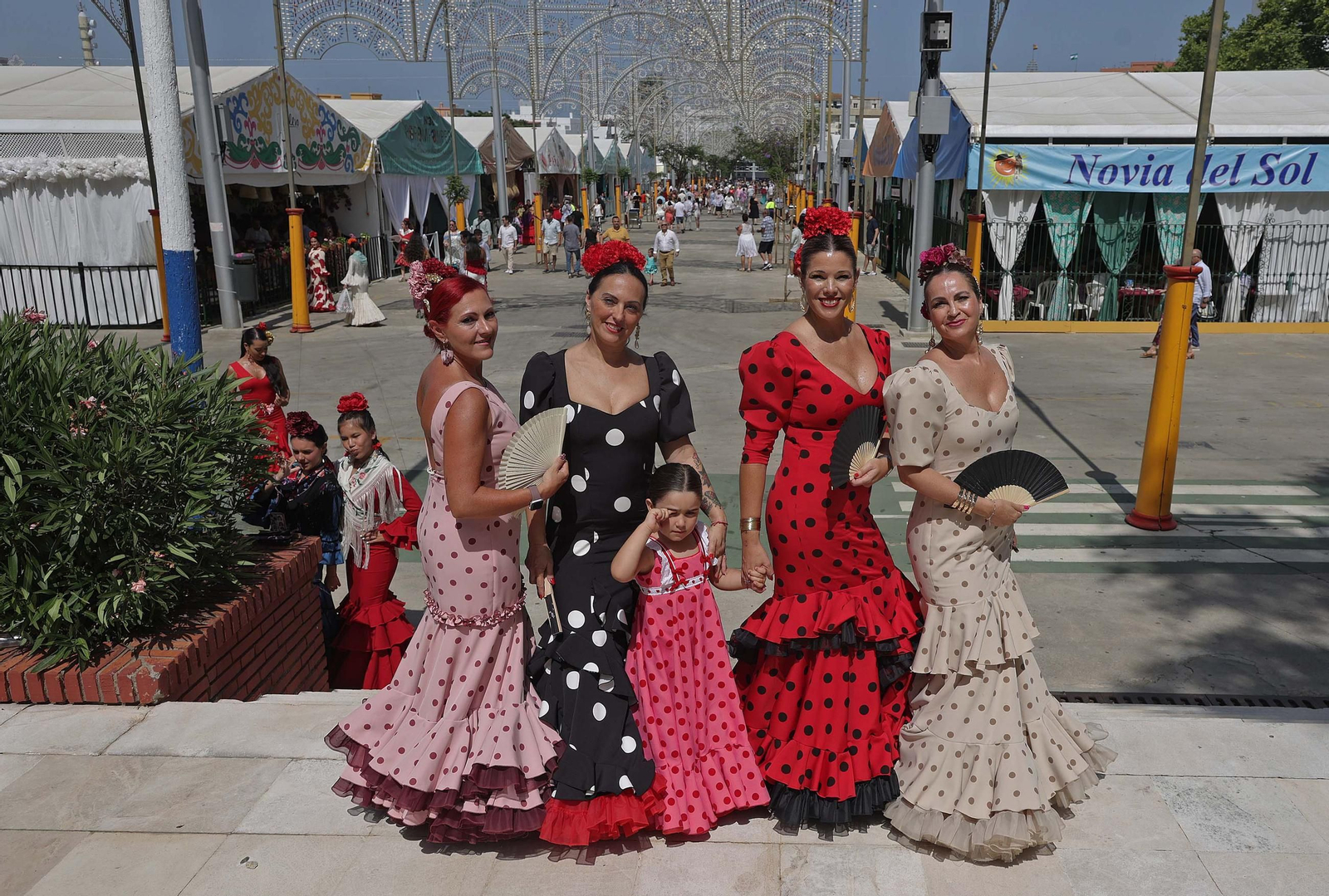 Búscate en las fotos del Domingo por Sevillanas de la Feria Real de Algeciras 2025