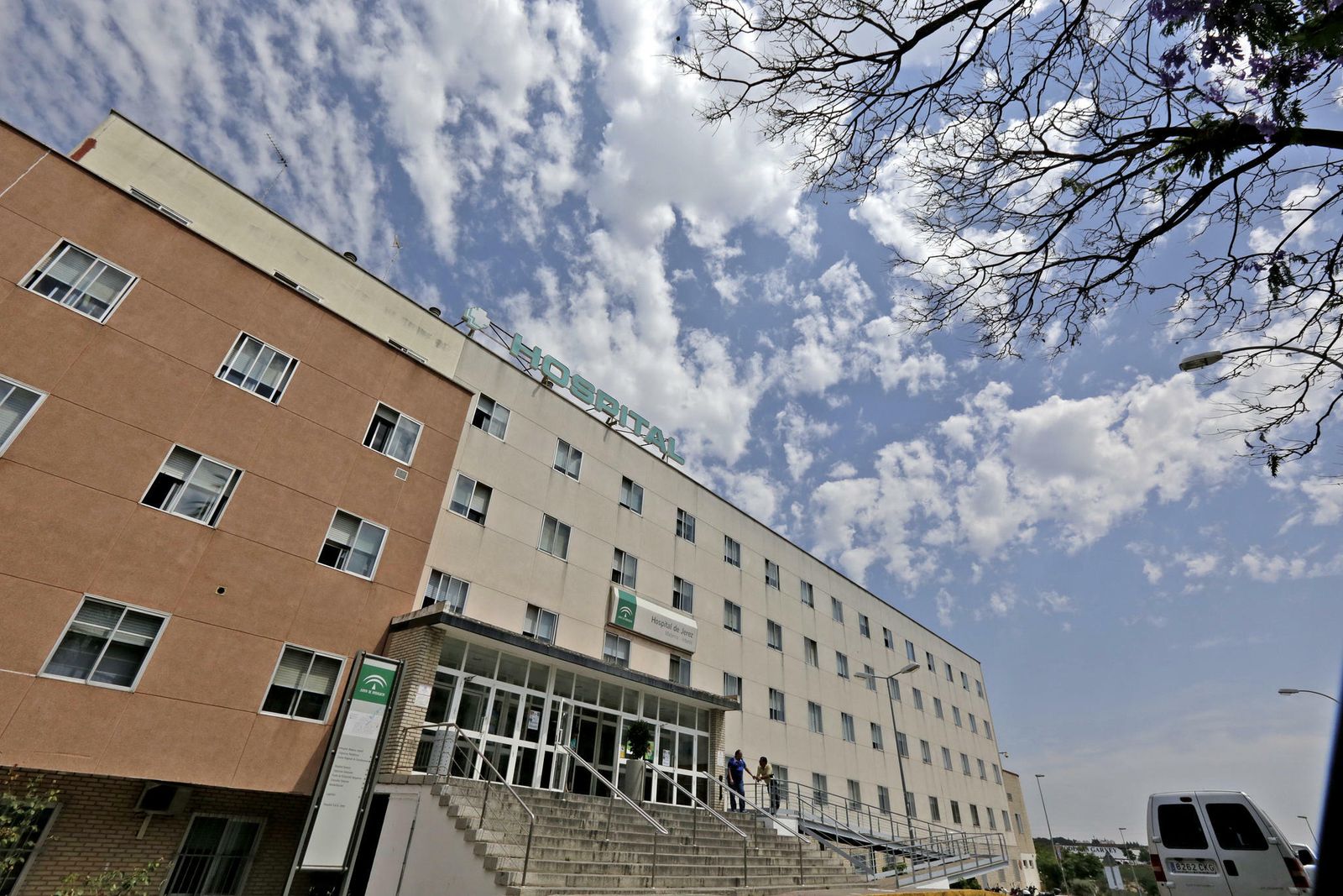 Fachada del hospital Universitario deJerez.